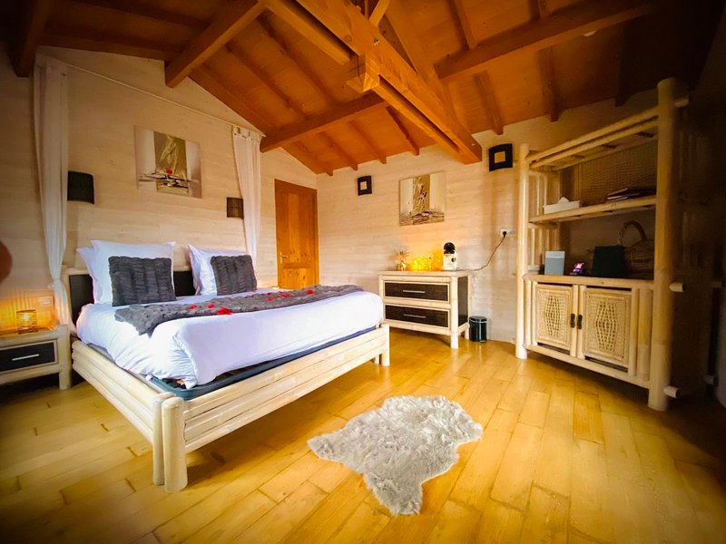 Hébergement AbracadaRoom : Cabane perchée & spa - Image 9