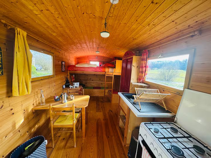 Hébergement AbracadaRoom : La petite roulotte de Vallin | Nature | Cosy - Image 5