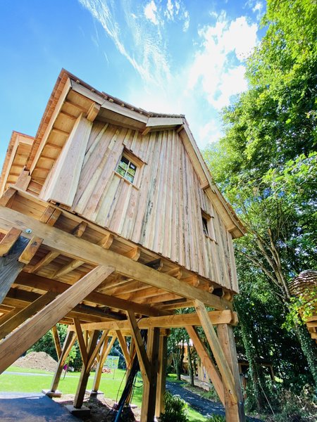 Hébergement AbracadaRoom : Le Repaire du dragon, château féérique avec SPA - Image 23