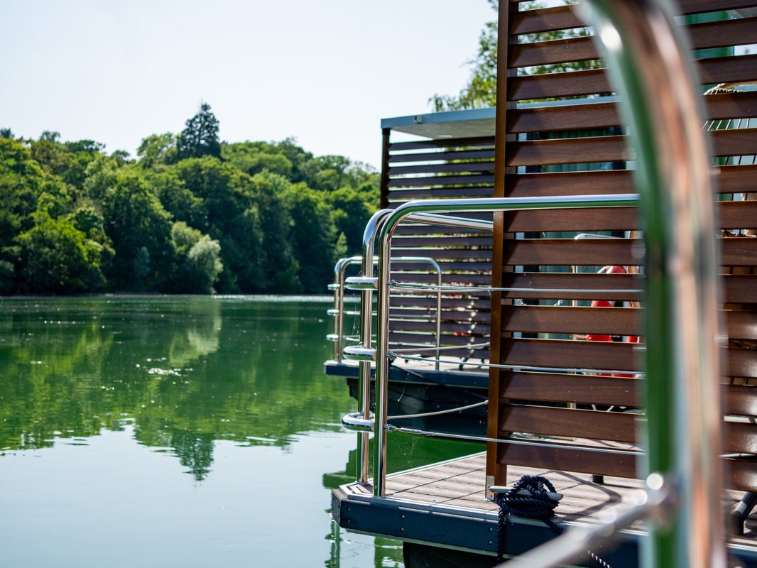 Suite flottante Supérieure Lit king-size Balnéo Sauna à La Ferté-Sous-Jouarre (5)