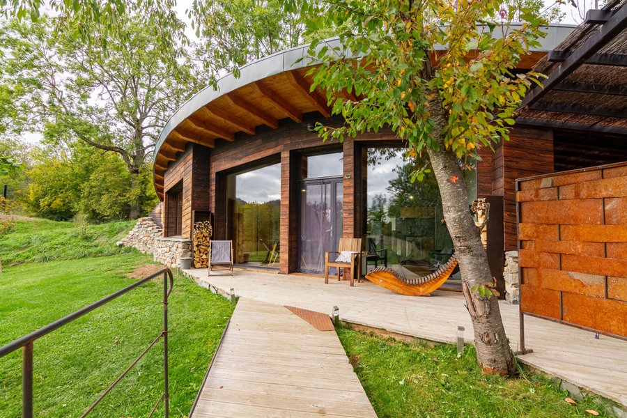 Hébergement AbracadaRoom : La Bulle de Pierre avec Spa privatif - Ecolodge au milieu des volcans - Image 5