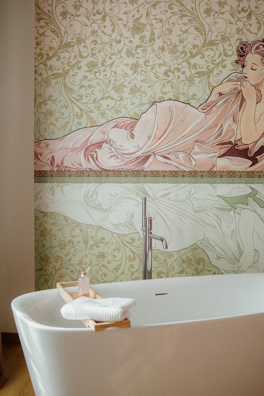 Suite Opale Rose – Chambre avec baignoire îlot & lumière naturelle – Maison Balmelle à Gramat (2)
