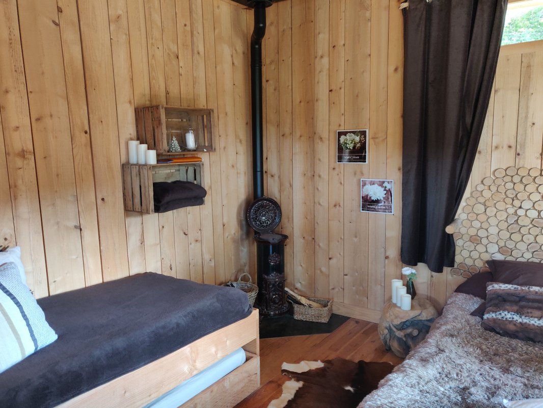 Cabane  Chataignier à Singles (5)