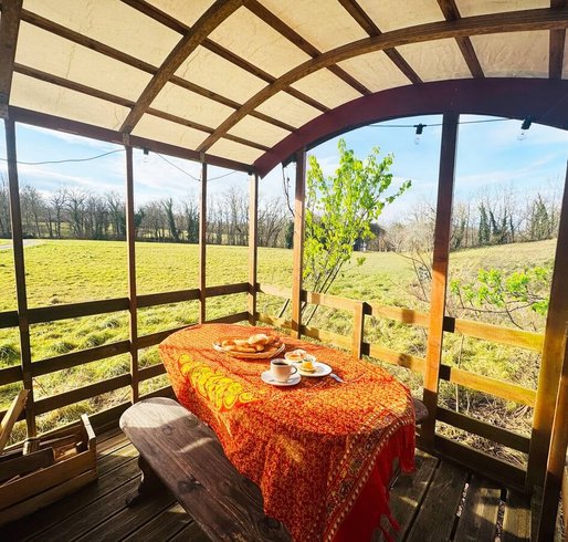 Hébergement AbracadaRoom : La petite roulotte de Vallin | Nature | Cosy - Image 3