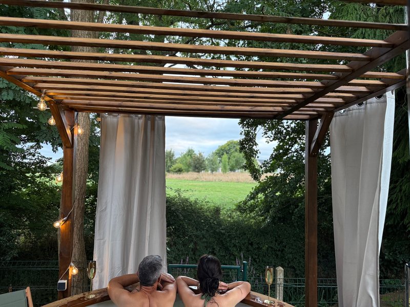 Hébergement AbracadaRoom : La roulotte dorée & bain nordique privatif - Image 35