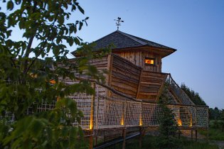 Cabane & Spa Cassiopée : Cabane sur pilotis en Auvergne-Rhône