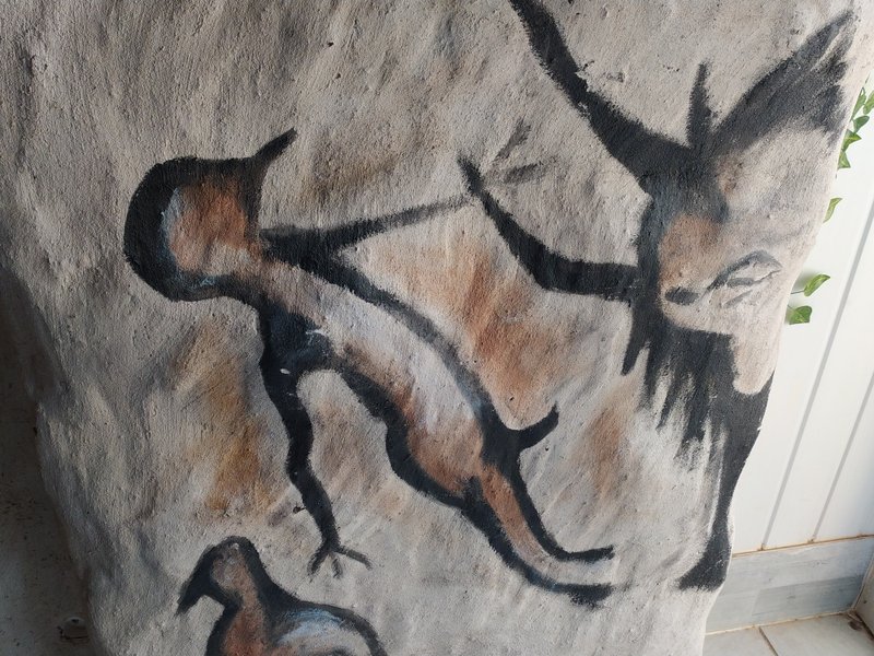 Hébergement AbracadaRoom : Homoerectus avec  accès au jacuzzi pendant 30 minutes, Petit-déjeuner, repas du soir  & Un massage bien-être 30 minutes par pers - Image 13