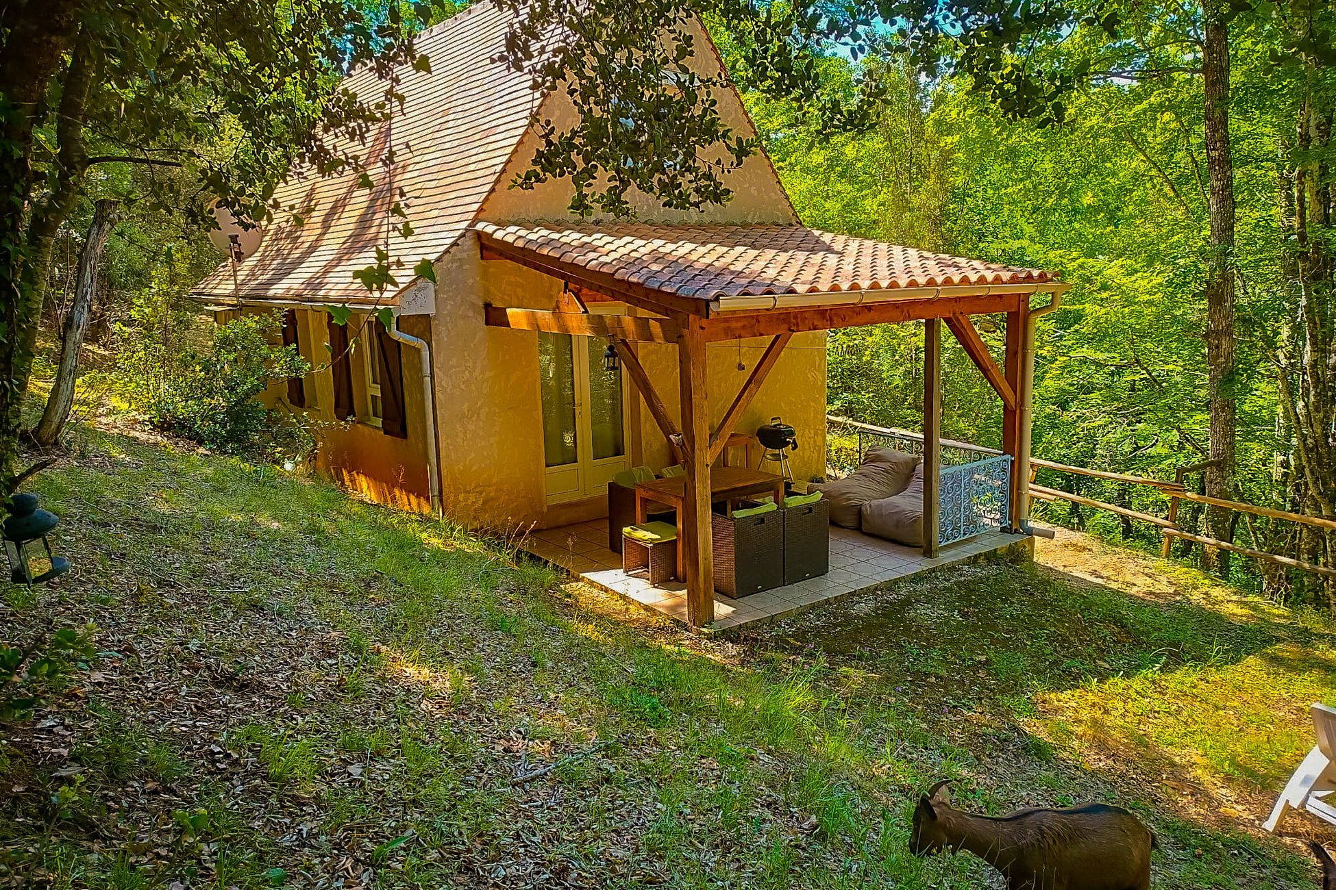 Hébergement UnicStay : Gîte dans les bois, au coeur du Périgord noir avec étang privé à Saint Andre Allas