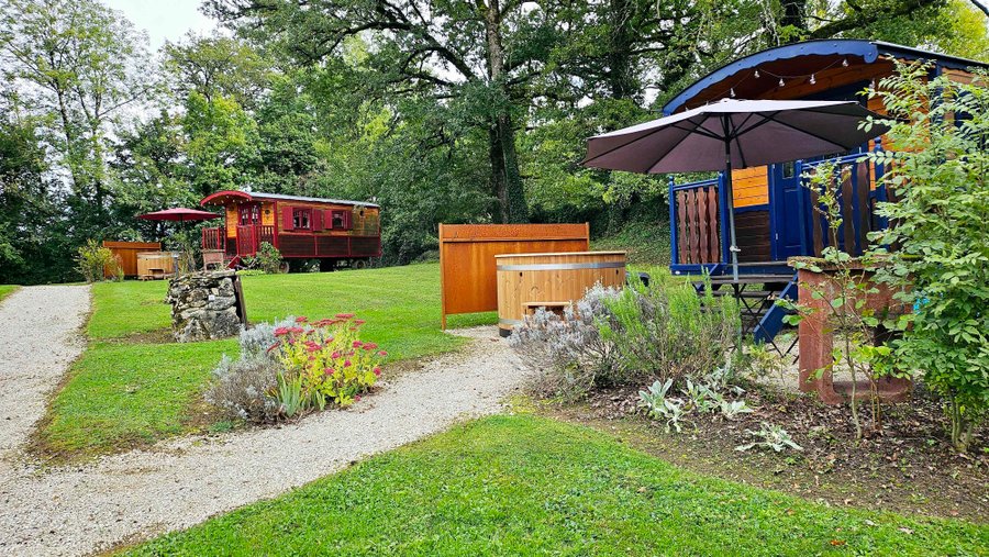 Domaine AbracadaRoom : Les Roulottes du Petit Gouffre de Padirac - Image 2