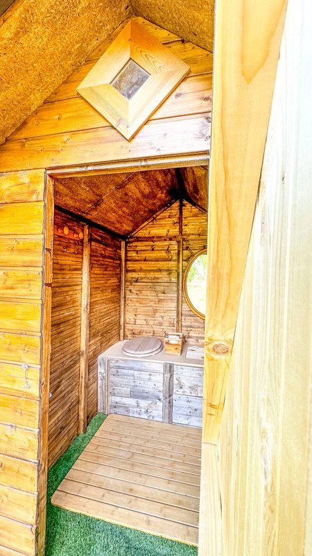 Chalet en verre sous une pluie d’étoiles à Biot (58)