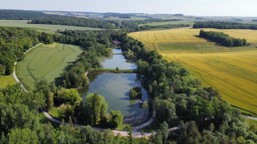 Domaine AbracadaRoom : Domaine de Neuville - Cabanes sur l'eau d'exception - Image 1