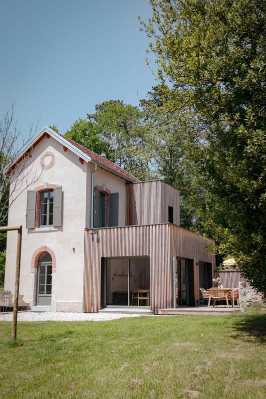 Pigeonnier centre-ville avec bain nordique privé à Quincey (1)