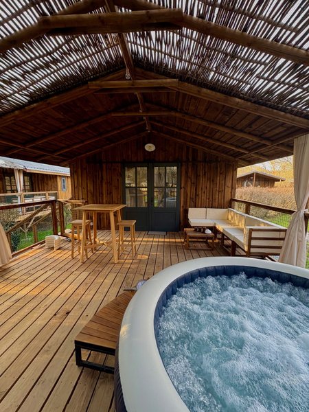 Hébergement AbracadaRoom : Cabane Romantique avec Jacuzzi - Image 2