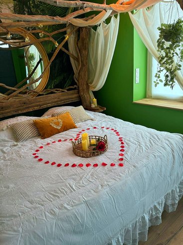 Hébergement AbracadaRoom : Jungle romantique Spa & Cinéma sous les arbres - Image 9