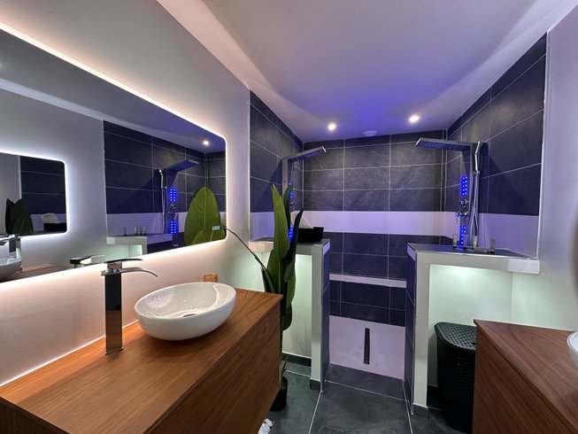 Hébergement AbracadaRoom : L'envol- Spa, Sauna & Vue sur Cherbourg - Image 4