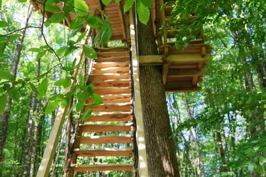 acces-escalier-cabane-belle