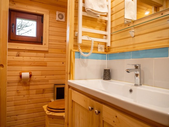 Hébergement AbracadaRoom : Roulotte Les Rouges-gorges — Cirque - Image 8