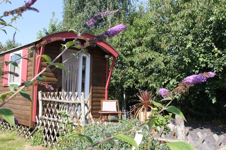 Hébergement AbracadaRoom : La Roulotte Kala et son spa jacuzzi - Image 2