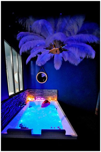 Hébergement AbracadaRoom : La suite 7ième ciel ÉTOILÉ, SPA XXL, 5 min du centre - Image 16