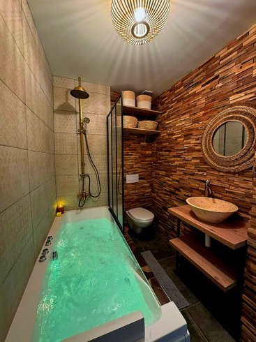 Hébergement AbracadaRoom : Évasion Sauvage et Luxe : Une Suite d’Exception À 10 minutes du centre ville d'AMIENS - Image 2