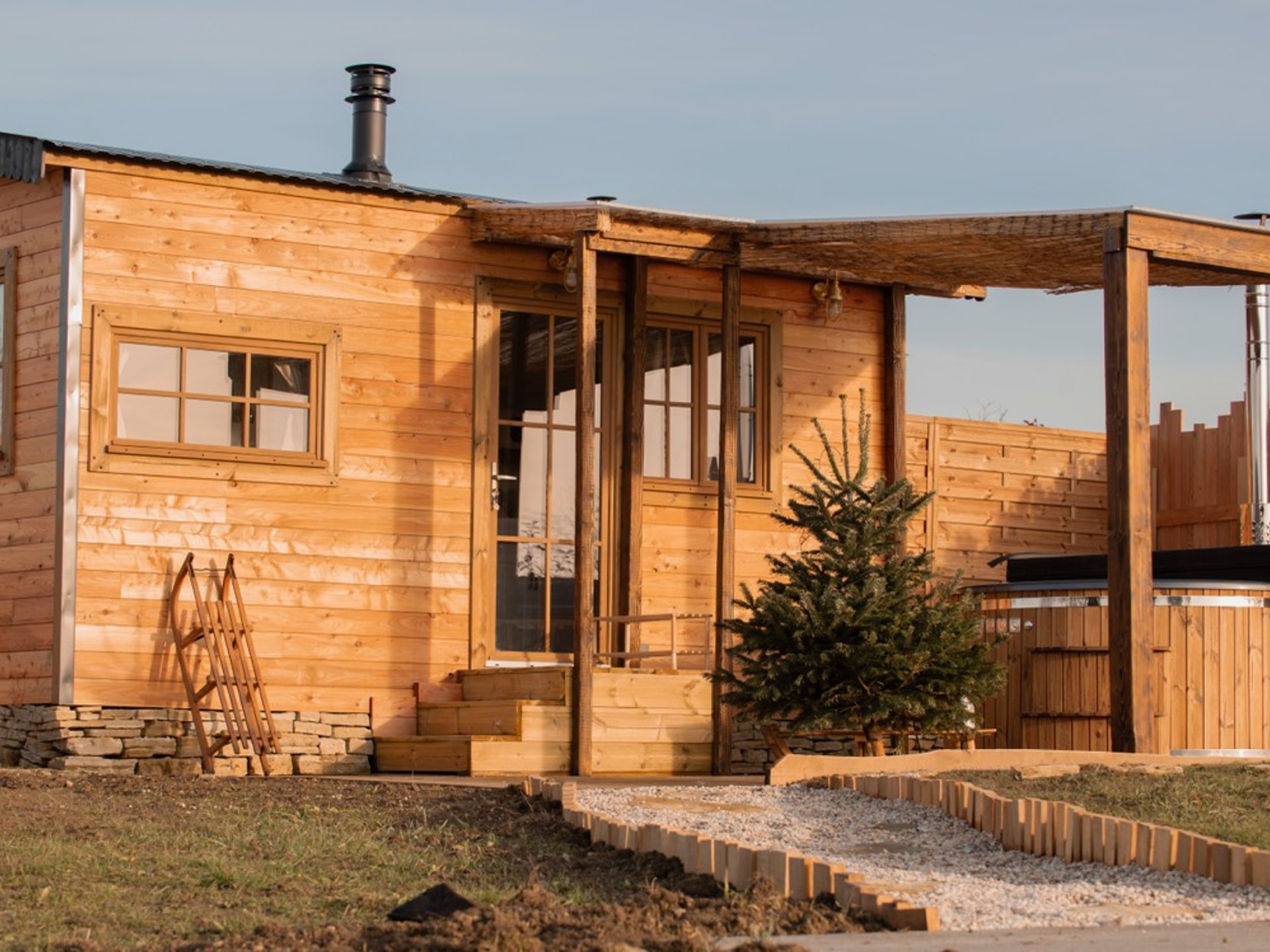 LA ROULOTTE DU RANCH, Bain Nordique, Sauna et Animaux
