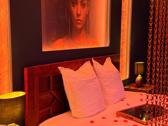 Hébergement AbracadaRoom : Le Secret de Cléopâtre - Love Room, Jacuzzi, Pièce Secrète - Image 4