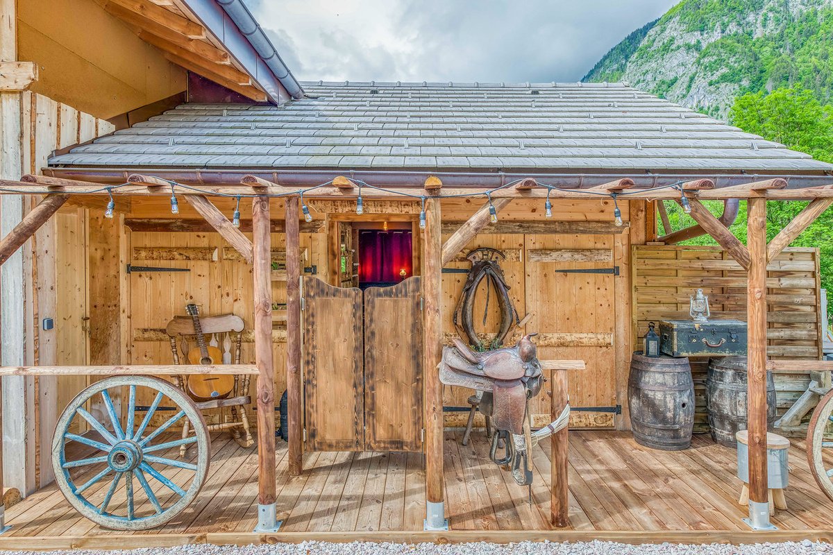 Cabane Le Saloon & Spa à Le Biot (10)