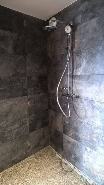 Hébergement AbracadaRoom : La Bulle de Pierre avec Spa privatif - Ecolodge au milieu des volcans - Image 11