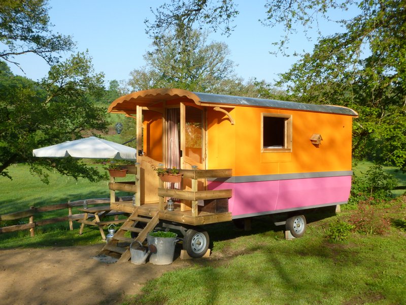 Hébergement AbracadaRoom : La Roulotte Tzigane - Image 6