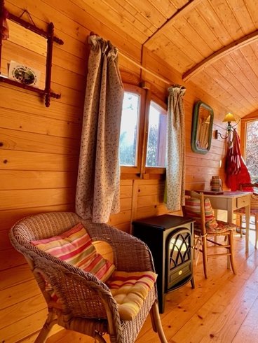 Hébergement AbracadaRoom : La Roulotte Chic et Bohème - Image 3