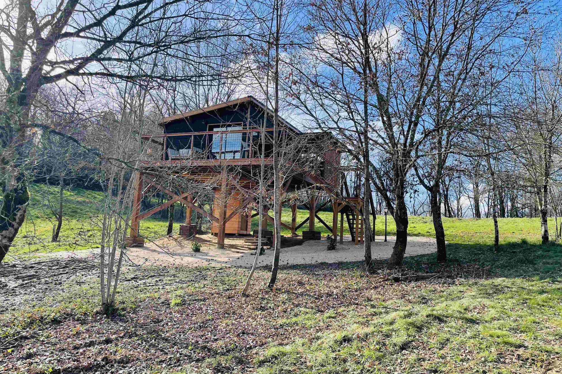 Hébergement UnicStay : La Cabane Feu de Forêt & spa privatif à Cardeilhac