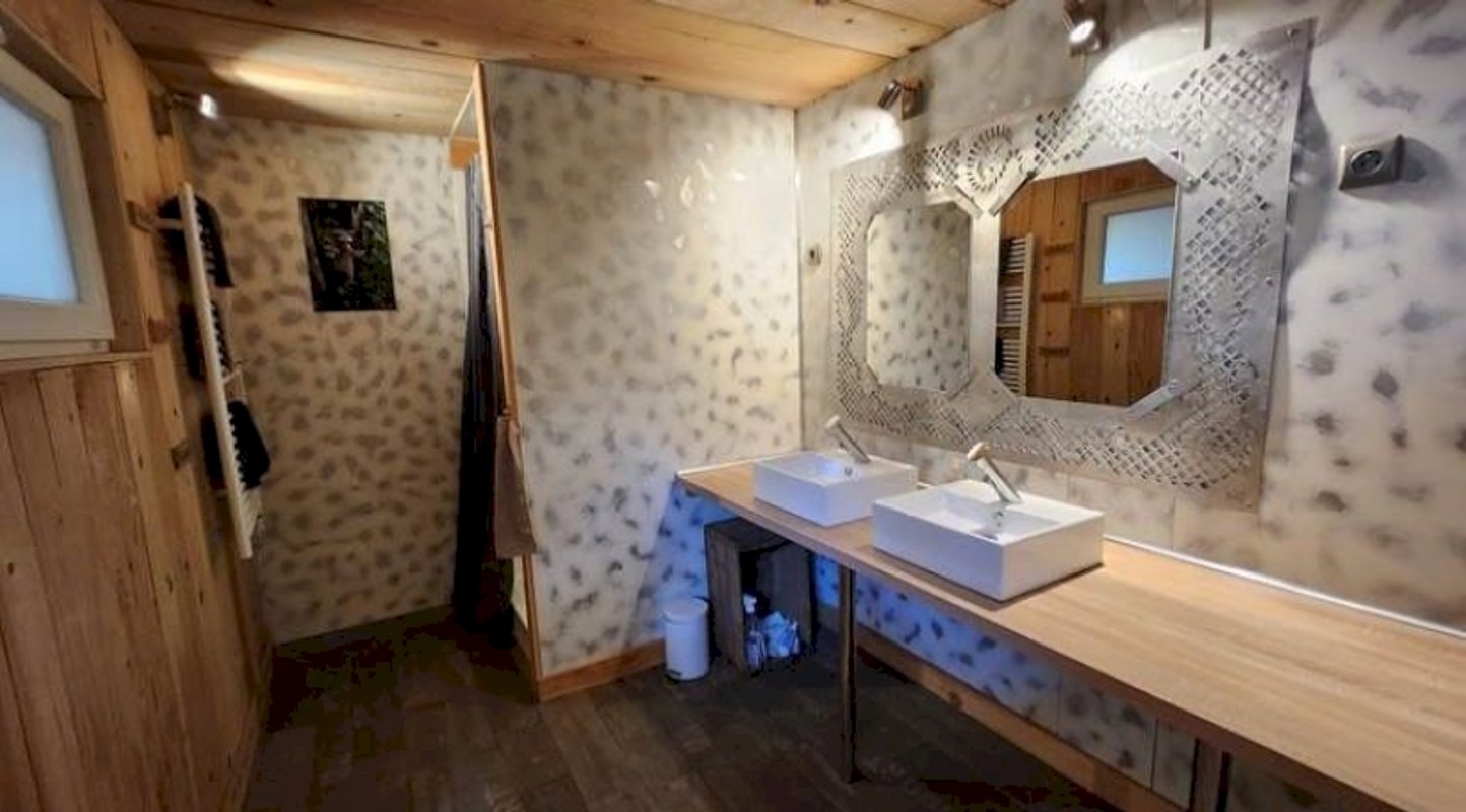 Le Truck-Lodge le GOELETTE - Spa à Saint-Andiol (8)
