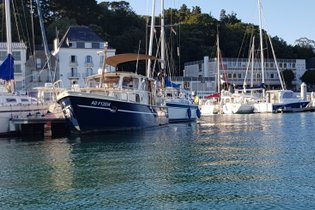 Yacht  Time Out, bateau de charme à quai