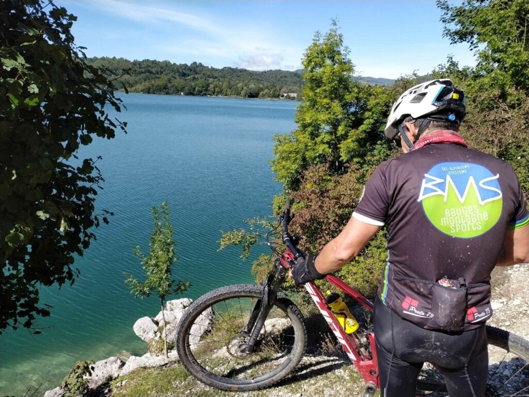 Bulle Texas – Luxe  & SPA – Vue Lac Aiguebelette à Novalaise (71)