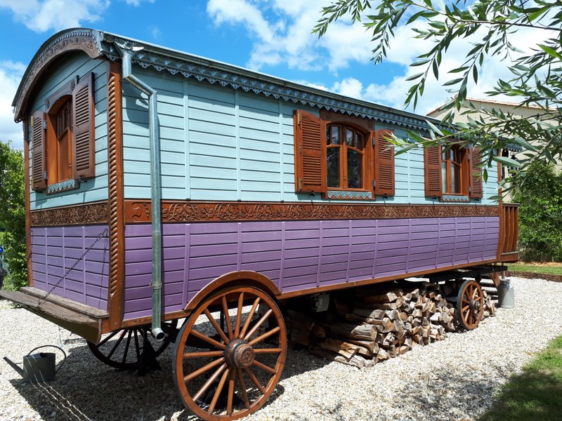 Hébergement AbracadaRoom : La roulotte de Glorit - Image 2