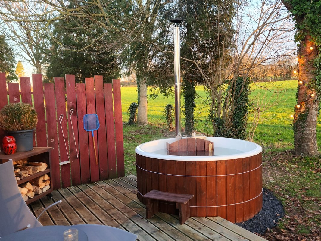 La Roulotte & Bain Nordique à Saint-Jean-D'elle (2)