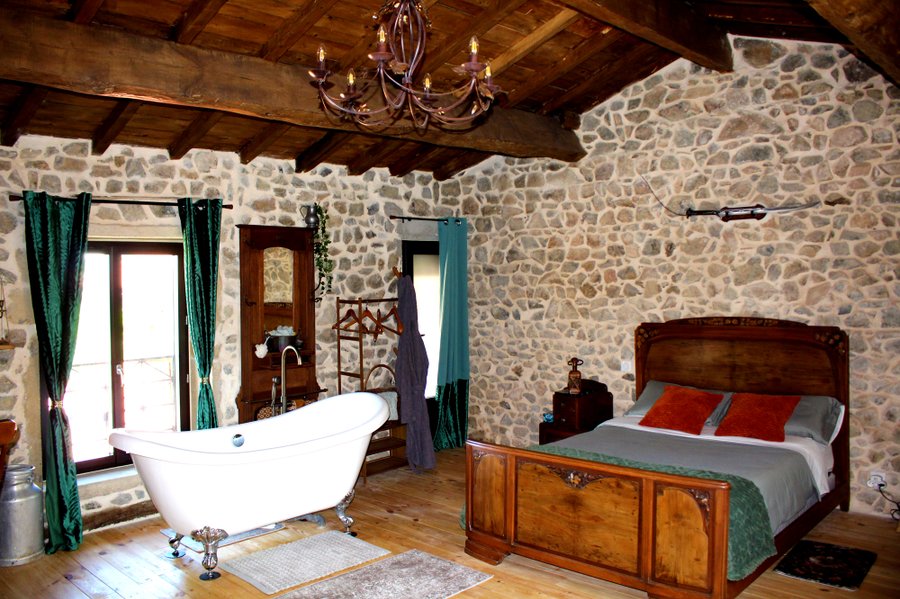 Hébergement AbracadaRoom : Maison de hobbit - Image 8