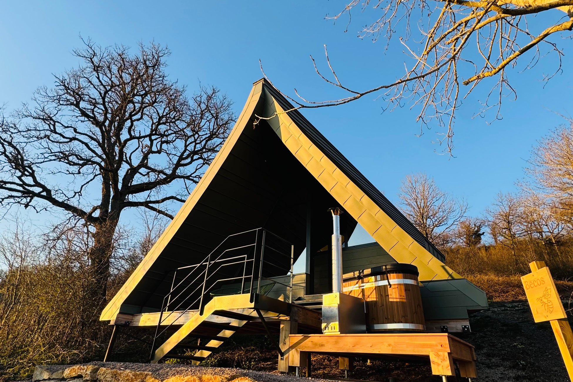 Hébergement UnicStay : Becos : ecolodge de luxe en pleine nature avec vue et bain nordique à Massingy-Lès-Vitteaux