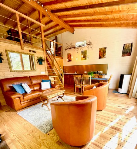 Hébergement AbracadaRoom : Terrasse sur l’eau, gîte en châtaignier - Image 1