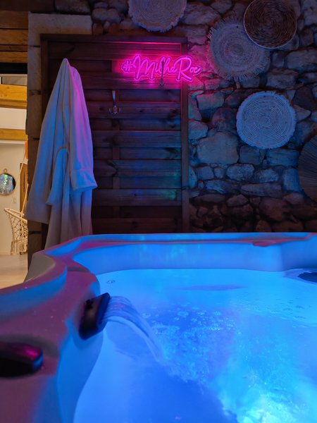 Hébergement AbracadaRoom : Milharoc votre logement insolite dans le Lot - Image 5