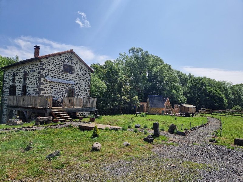 Hébergement AbracadaRoom : Les cabanes féeriques Family du Cheix - Image 14