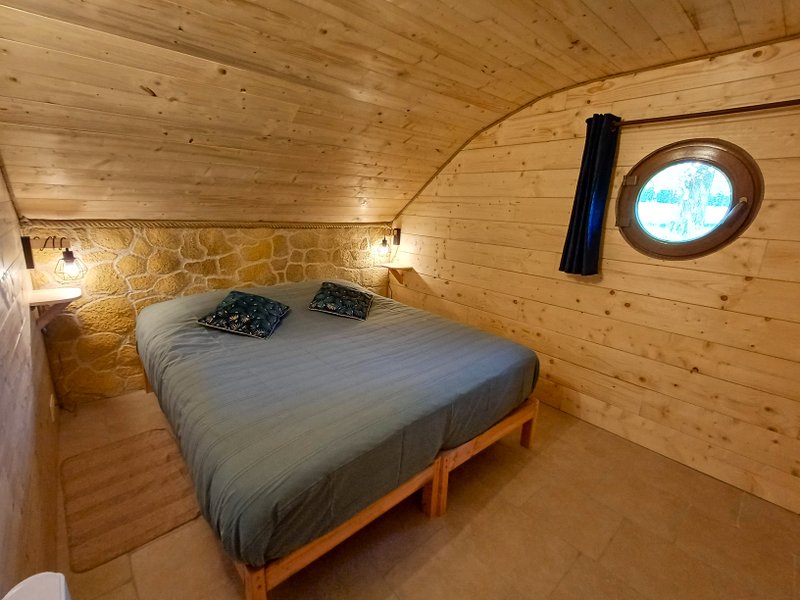 Hébergement AbracadaRoom : Antre du Hobbit au bord d'un lac - Image 5