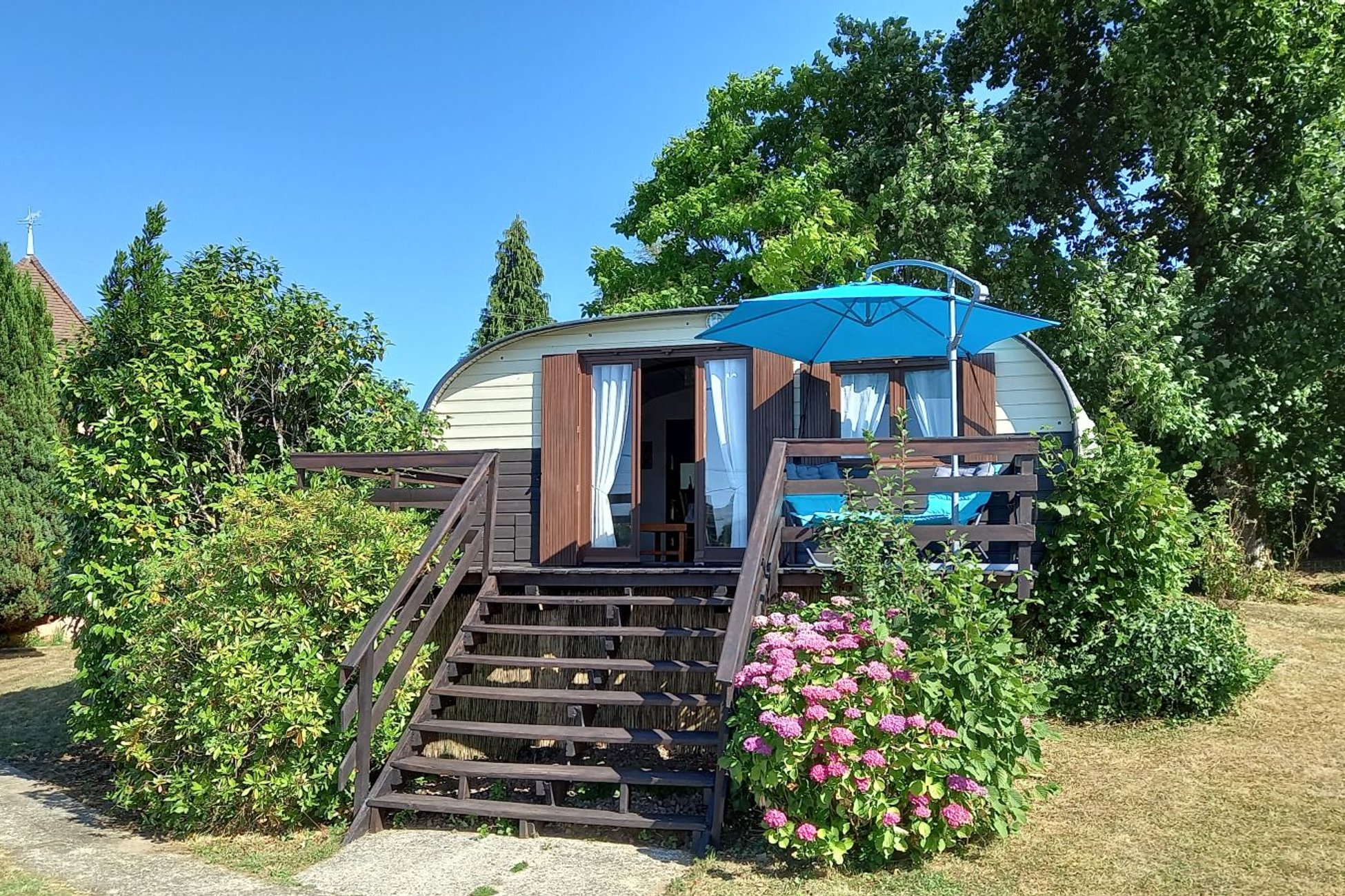 Hébergement UnicStay : L'INSOLITE TONNEAU CREUSOIS à Saint Sebastien
