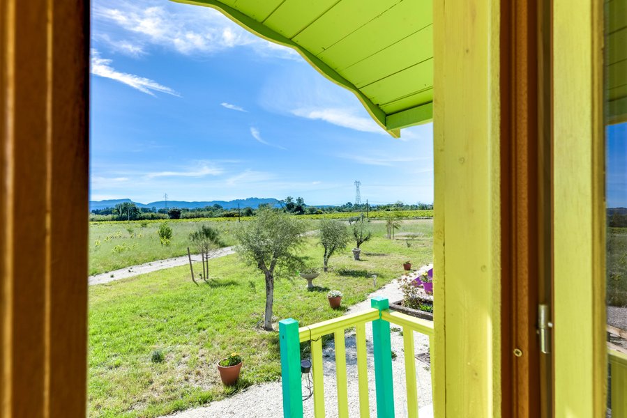 vue_de_la_roulotte_verte_roulottes_yguaris