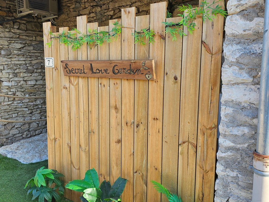 Secret love garden loveroom n'spa à Soleymieu (35)