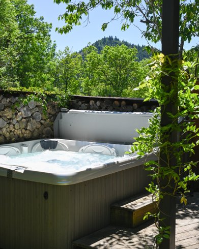 Hébergement AbracadaRoom : La Bulle de Pierre avec Spa privatif - Ecolodge au milieu des volcans - Image 6