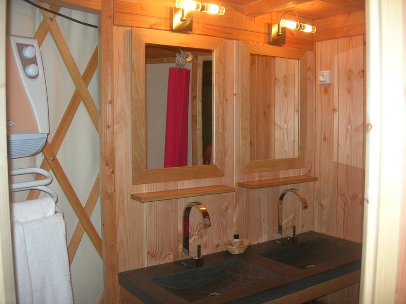 Hébergement AbracadaRoom : Yourte Moderne - Image 11