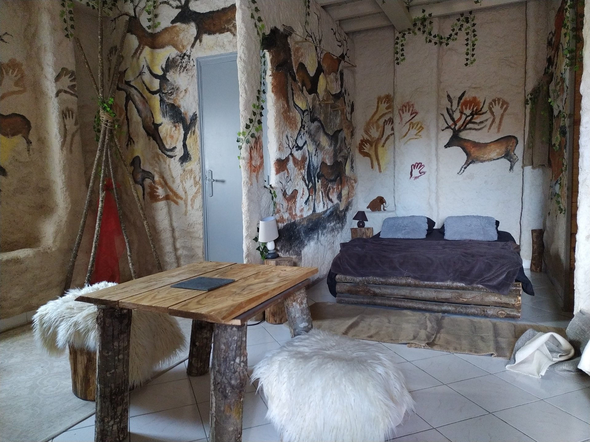 Homosapiens avec accès au jacuzzi pendant 30 minutes, Petit-déjeuner, repas du soir & Un massage bien-être 30 minutes par pers