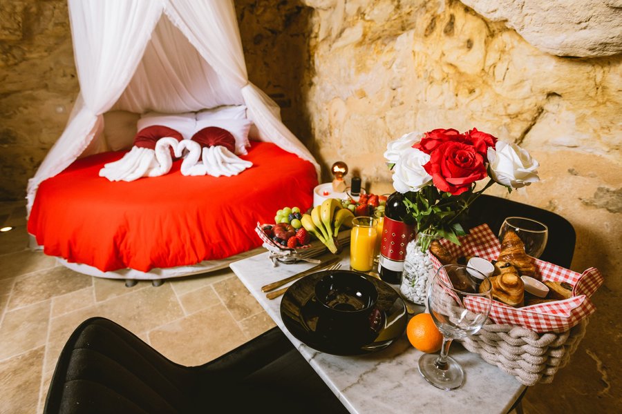 Hébergement AbracadaRoom : La Grotte Fleurie & Spa - Image 2