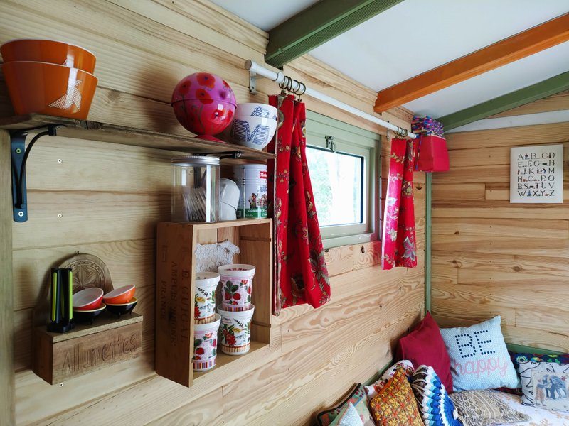 Hébergement AbracadaRoom : La roulotte, vagabonder sous le tilleul - Image 2